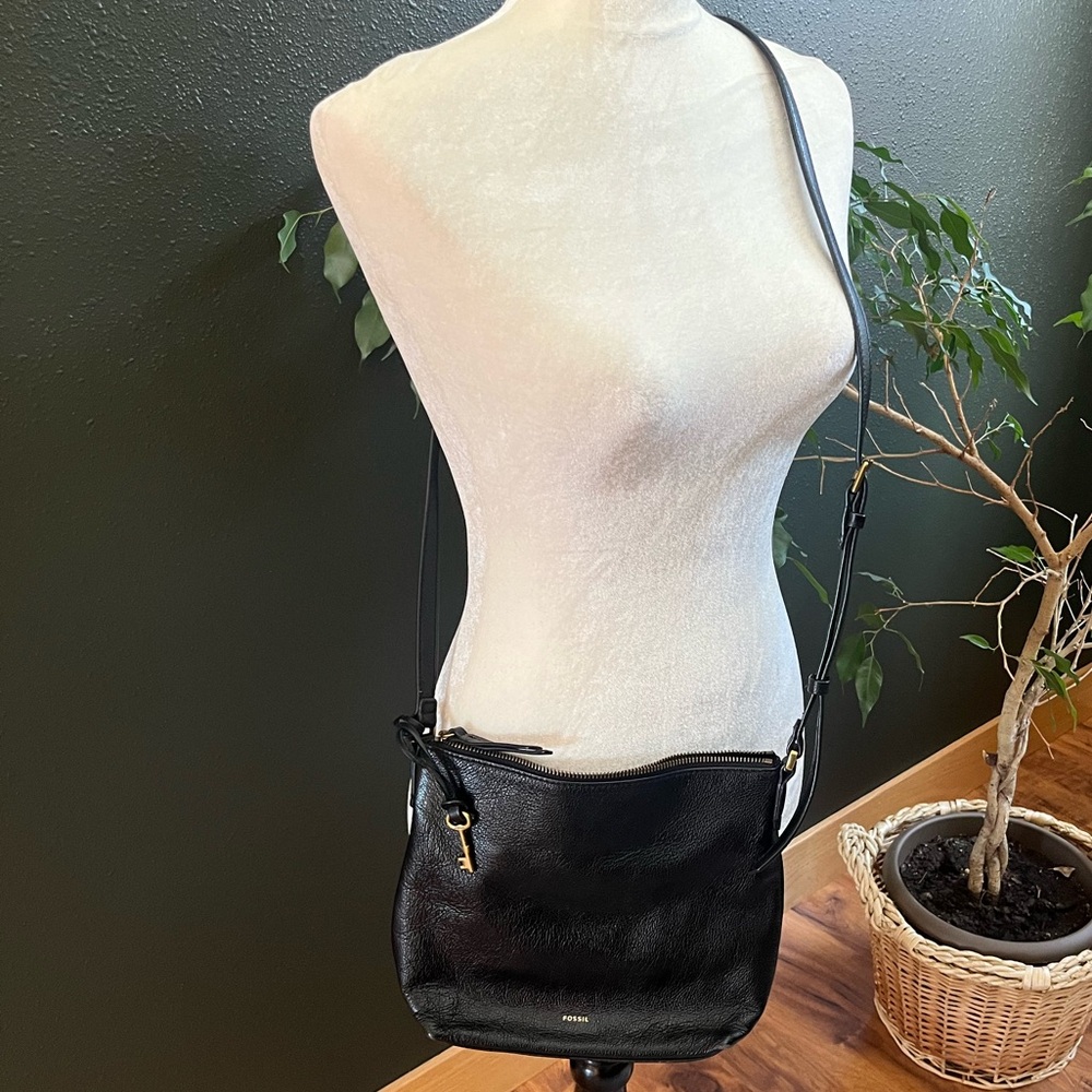 Elegant Black Leather Fossil Shoulder Bag
